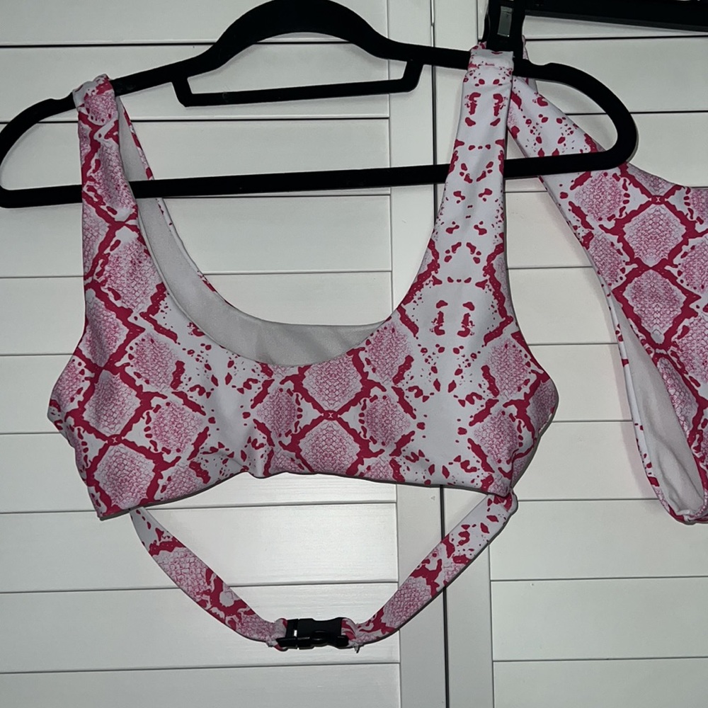 Shein - Picture 3 of 4